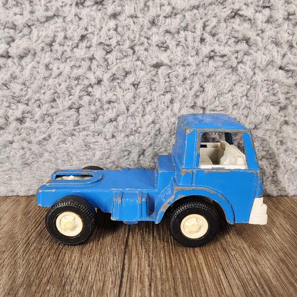 Vintage 1970 TootsieToy Blue Semi Tractor Cab Diecast Chicago USA 3.75"